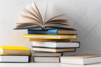 Comment trouver facilement des livres en français hors de France grâce aux librairies en ligne ?