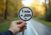 Panneau de signalisation indiquant 1 mile égal 1 609 km en plein jour